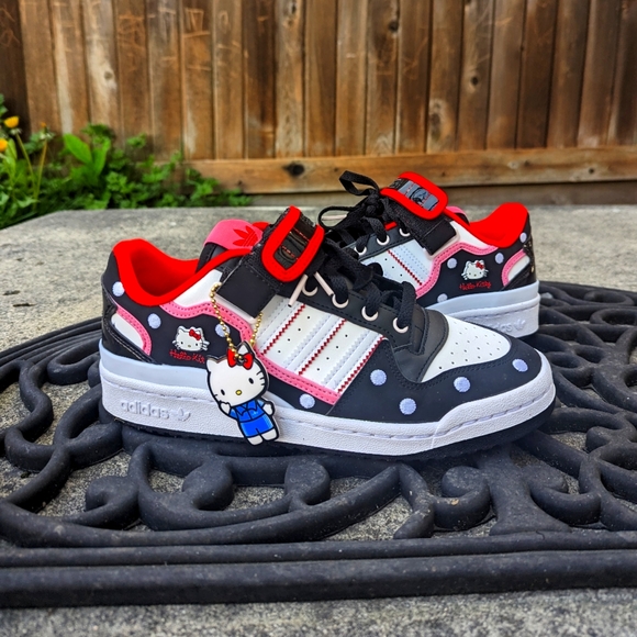 adidas Shoes - Adidas hello Kitty shoes